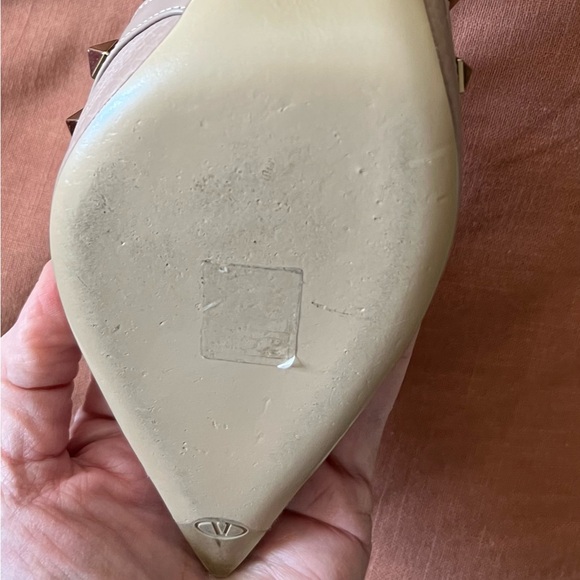 Valentino Garavani Rockstud Pebbled Poudre Caged Heels - Picture 6 of 13